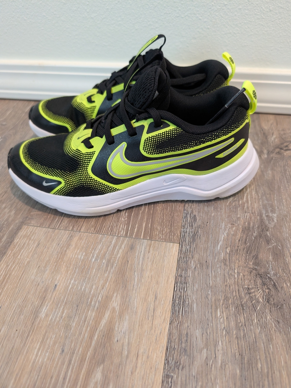 Nike Kids' Black and Neon Green Athletic Sneakers
